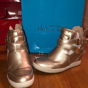 Modern rush Tanna gold sneaker wedge